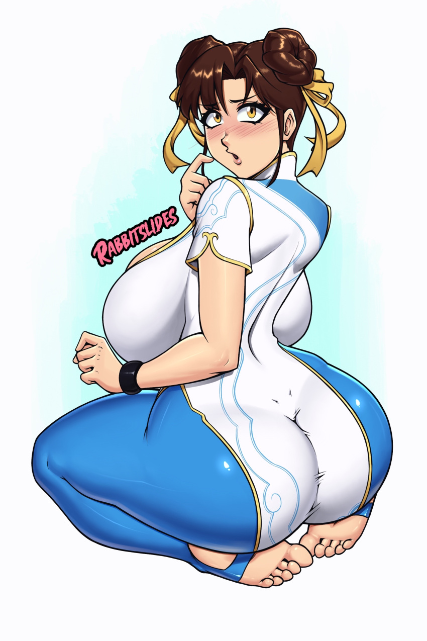 1girl culo enfoque_del_culo atrás vista_atrás culo_grande pechos_grandes rubor pechos_más_grandes_que_la_cabeza_ojos_marrones cabello_marrón capcom chun-li vestido ropa color dat_culo pies mujer enfoque_femenino solo_mujer alta_resolución mujer_de_piel_clara piel_clara mirando_al_espectador deslizamientos de conejo pelo_corto solo solo_female luchadora callejera etiquetame muslos_gruesos