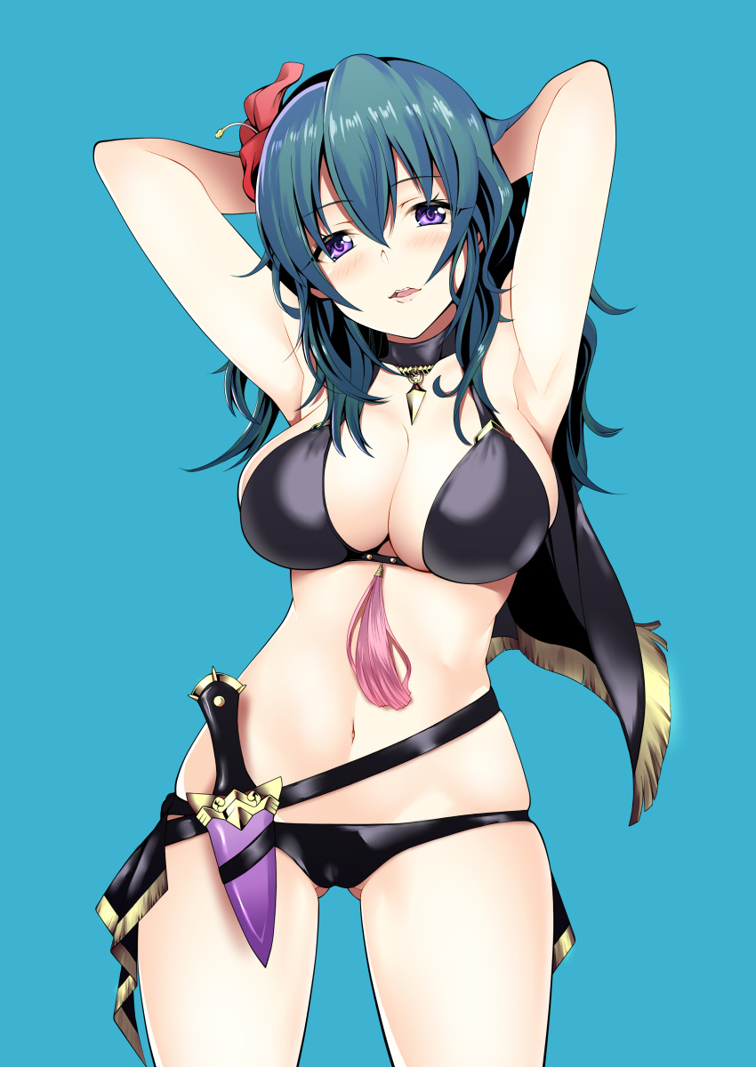 1girl 1girl 1girl seductor brazos_detrás_de_la_cabeza brazos_arriba pechos_grandes bikini bikini_negro traje de baño_negro ojos_azules rubor byleth_(emblema_de_fuego) byleth_(emblema_de_fuego)_(mujer) byleth_(verano)_(emblema_de_fuego)_(mujer) capa daive emblema_de_fuego emblema_de_fuego:_tres_casas_emblema_de_fuego héroes flor flor_en_pelo cuchillo largo _pelo mirando_al_visor nintendo boca_abierta traje de baño con pechos laterales red_flower teal_hair