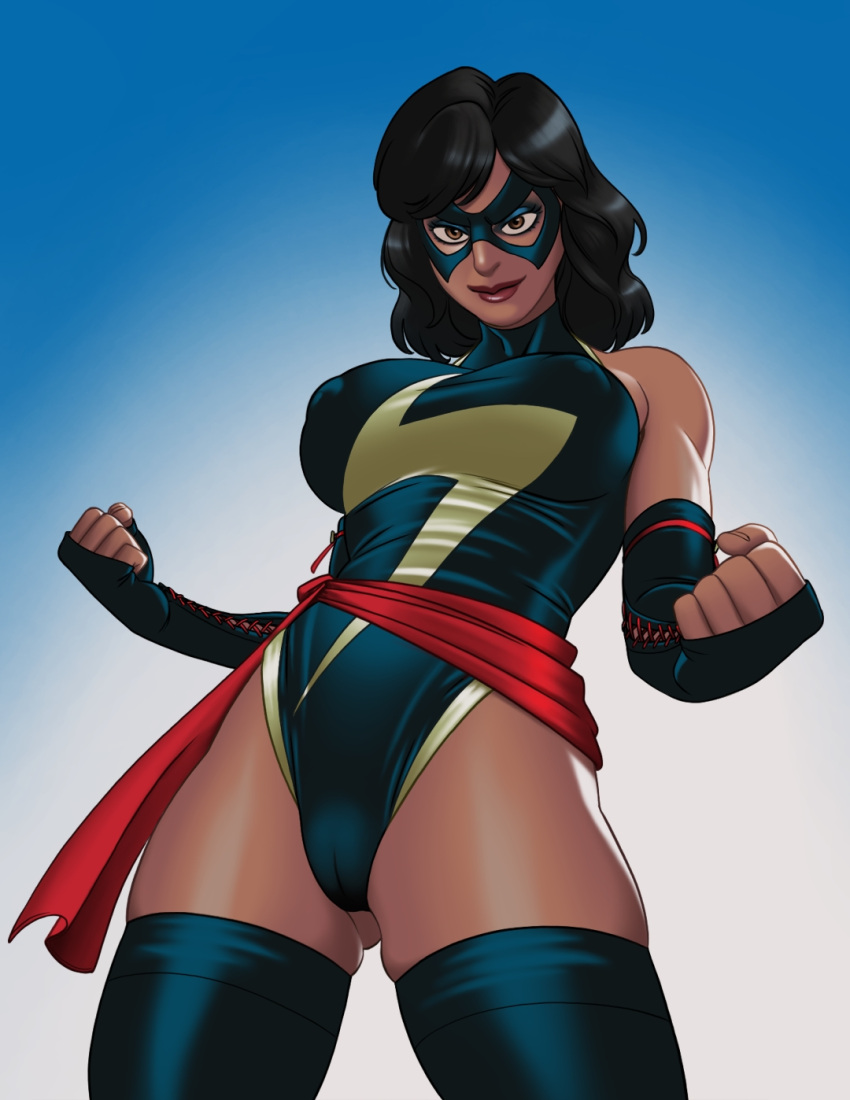 1girl big_breasts bleepideeboop botas brown_body brown_eyes brown_hair brown_skin brown_skinned_female cameltoe dark-skinned_female máscara de ojos sombra de ojos solo mujer guantes kamala_khan marvel marvel_comics máscara mujer_enmascarada ms._marvel musulmana mujer_musulmana paquistaní mujer_paquistaní pose posando bufanda pelo_corto solo_mujer_disfraz_de_superhéroe superheroína muslos ropa_apretada