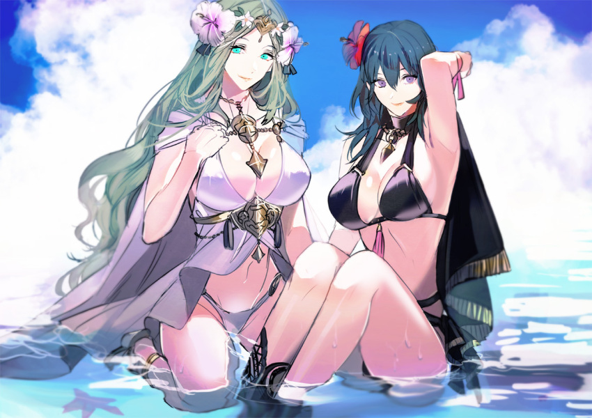 2_chicas seductoras piernas_desnudas hombros_desnudos playa pechos_grandes bikini bikini_negro capa_negra ojos_azules cielo_azul rubor byleth_(emblema_de_fuego) byleth_(emblema_de_fuego)_(mujer) byleth_(verano)_(emblema_de_fuego)_(mujer) escote de capa boca cerrada nube clavícula comentario_solicitud día emblema_de_fuego emblema_de_fuego:_tres_casas_emb lem_heroes flor ojos_verdes Green_hair Hair_Between_eyes Hair_Flower Hair_ornament Hand_on_own_chest Hand_Up Kneel Long_hair Looking_at_viewer Midriff múltiple_girls ombly nintendo Ocean_alternate_costume fuera arma de agua White_Bikini WRIST_RIBBON