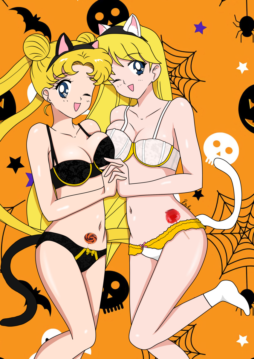 2_chicas seductoras pechos grandes bishoujo_senshi_sailor_moon cabello_rubio ojos_azules sujetador escote halloween minako_aino bragas rin_kanbara ropa interior usagi_tsukino yuri